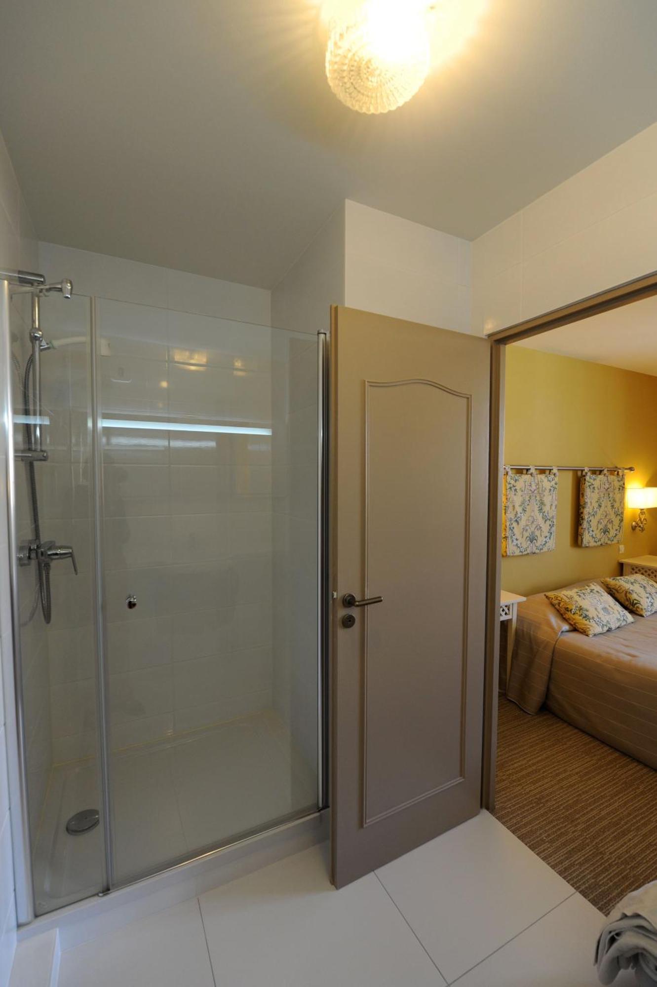 Hotel Spa Le Relais Du Bellay มองทรอย-เบเลย์ ภายนอก รูปภาพ