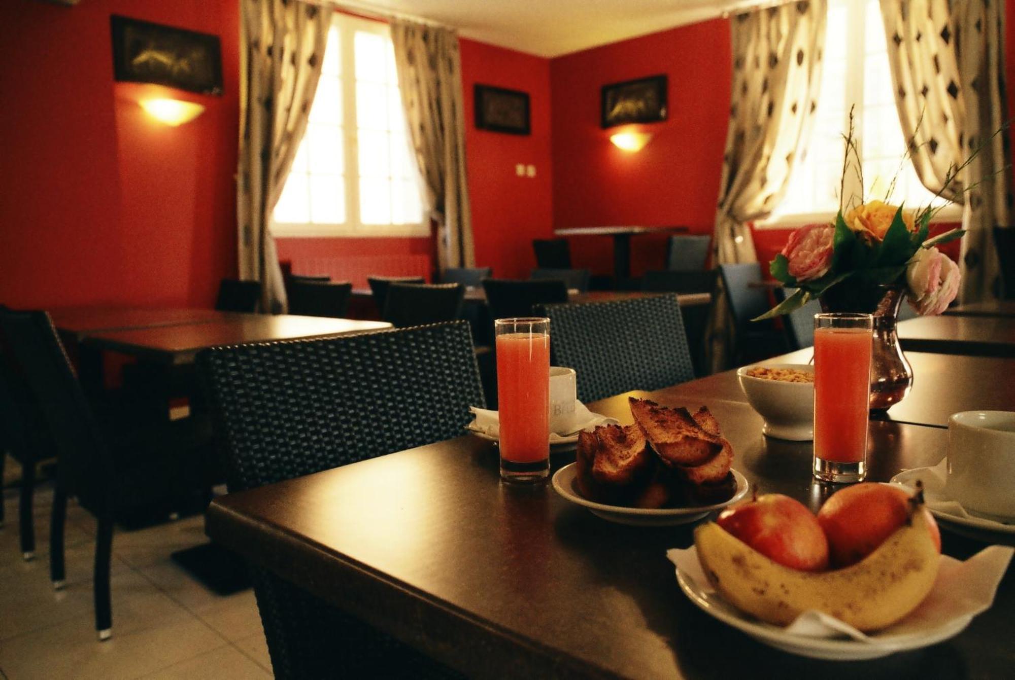 Hotel Spa Le Relais Du Bellay มองทรอย-เบเลย์ ภายนอก รูปภาพ